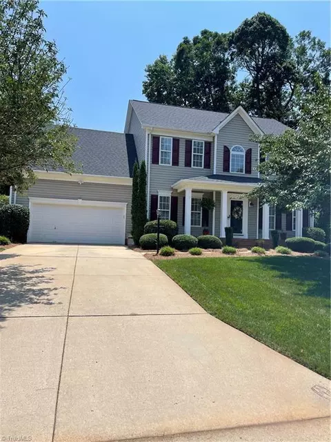 3674 Oak Chase Dr, High Point, NC 27265