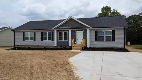 2158 Meadow Ridge Rd, Burlington, NC 27217
