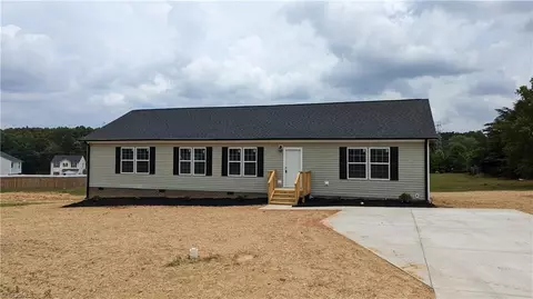 2152 Meadow Ridge Rd, Burlington, NC 27217