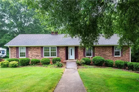 195 Barons Rd, Clemmons, NC 27012