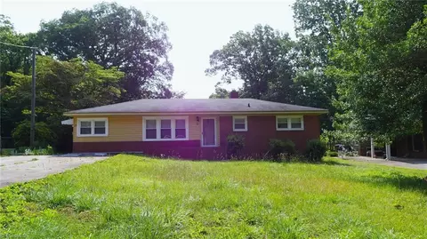 15 Woodcrest Dr, Lexington, NC 27295