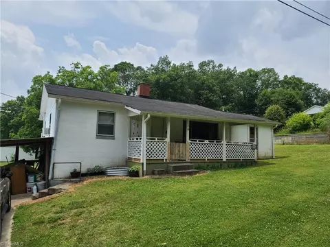 178 Mahone St, Mount Airy, NC 27030