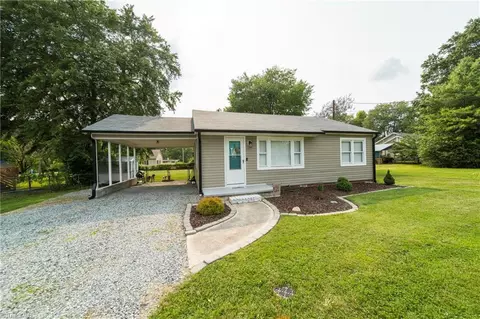 2 Howard St, Thomasville, NC 27360