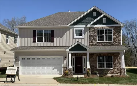 3520 River Farm Dr #322, Kernersville, NC 27284