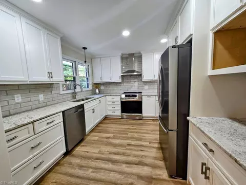 811 Lindell Rd S, Greensboro, NC 27403