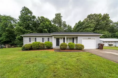 725 Beech St, Yadkinville, NC 27055