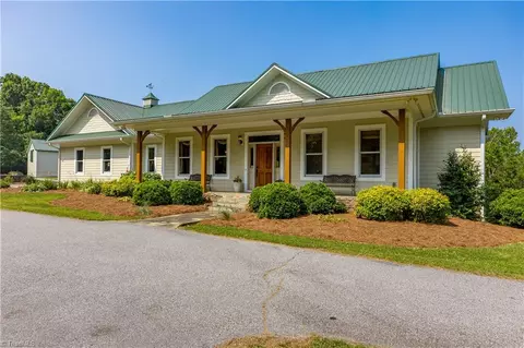 6262 Lake Front Rd, High Point, NC 27263