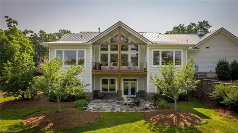 6262 Lake Front Rd, High Point, NC 27263 photo 2