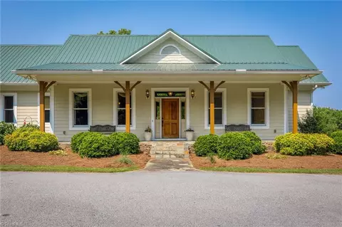 6262 Lake Front Rd, High Point, NC 27263 photo 4