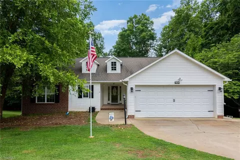 3624 Courtland Cir, Thomasville, NC 27360
