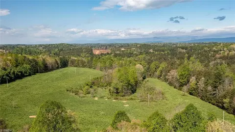 3009 Snipes St, Morganton, NC 28655