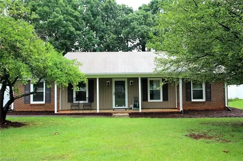 5318 Carolwood Dr, Greensboro, NC 27407