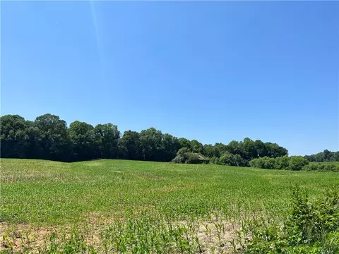 701 Smith Rd, Mount Airy, NC 27030