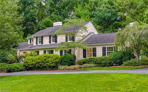 1610 Thornecliffe St, Winston Salem, NC 27104