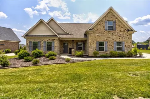 3262 Waterford Glen Ln, Clemmons, NC 27012