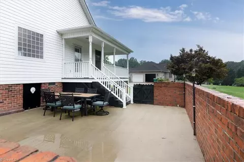104 Windsor Park Dr, Dobson, NC 27017 photo 5