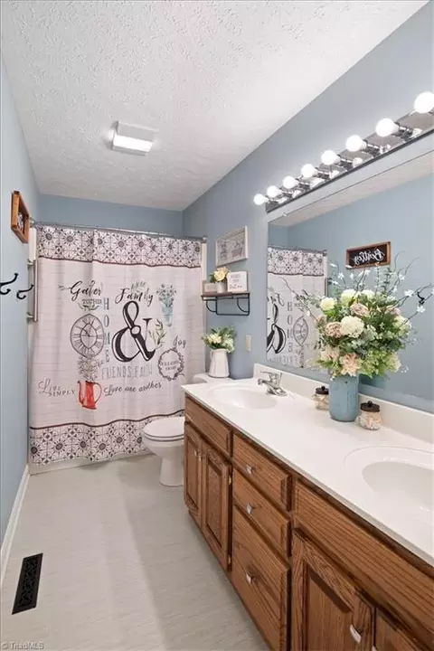 104 Windsor Park Dr, Dobson, NC 27017 photo 10