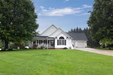 104 Windsor Park Dr, Dobson, NC 27017