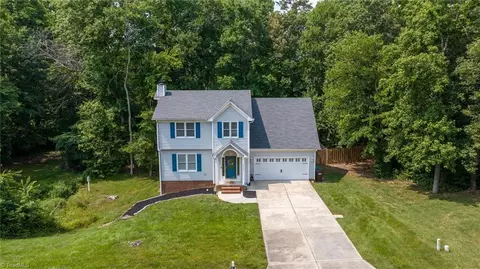3908 Cedar Crest Ln, High Point, NC 27265 photo 4