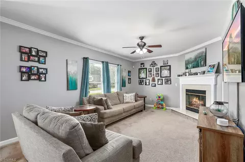 3908 Cedar Crest Ln, High Point, NC 27265 photo 6