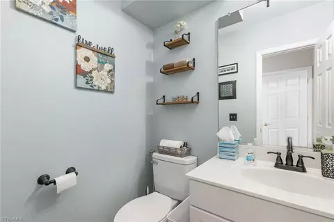 3908 Cedar Crest Ln, High Point, NC 27265 photo 18