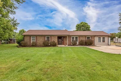 1700 Rosehill Ct, Kernersville, NC 27284