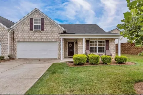 700 Caden Village Cir, Lexington, NC 27295