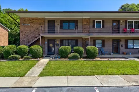 310 S Cherry St #B, Kernersville, NC 27284