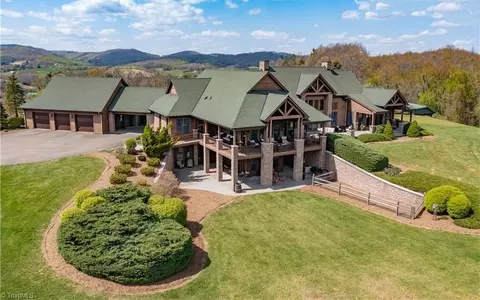 15 Rock House Ln, Sparta, NC 28675