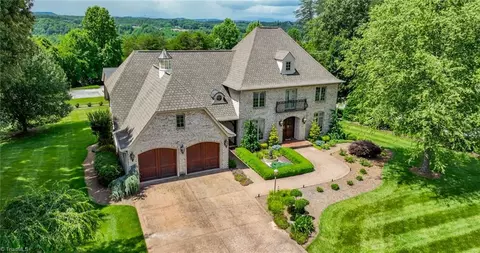 1624 Skyland Dr, Wilkesboro, NC 28697