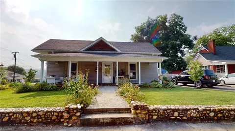 1001 Mitchell St, Mount Airy, NC 27030 photo 2