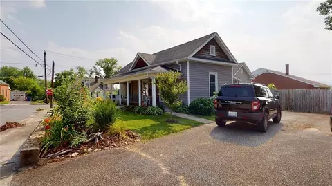1001 Mitchell St, Mount Airy, NC 27030 photo 3