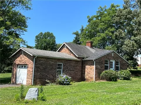 117 Fannie Simmons Rd, Mount Airy, NC 27030
