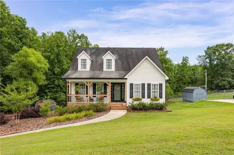 1131 Crescent Ct, Winston Salem, NC 27127