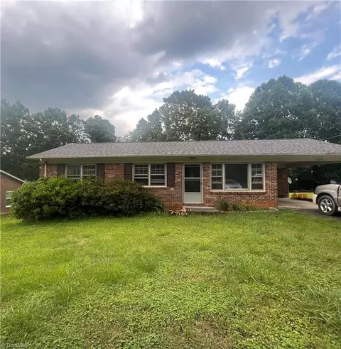 228 Maple Hollow Rd, Mount Airy, NC 27030