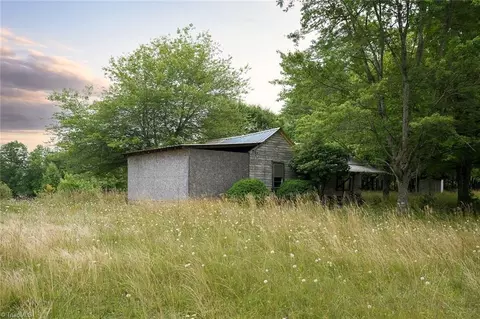 4617 Nc Highway 268, Pilot Mountain, NC 27041