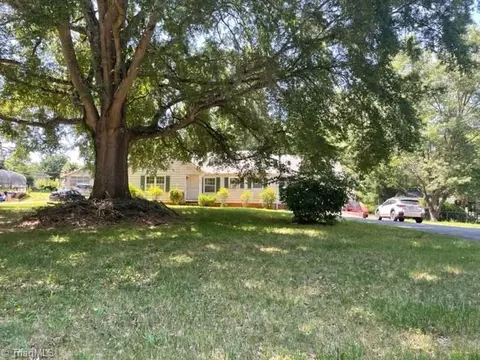 5278 Country Club Rd, Winston Salem, NC 27104