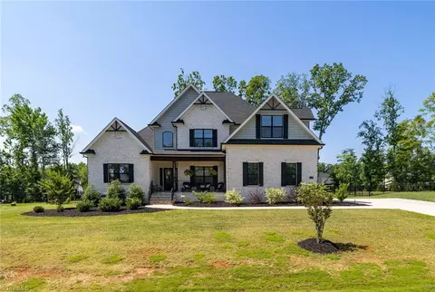 138 Lantern Dr, Advance, NC 27006