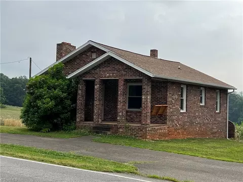 2757 Red Brush Rd, Mount Airy, NC 27030