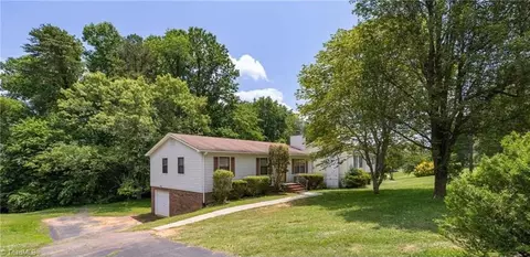 518 Turkey Hill Dr, King, NC 27021