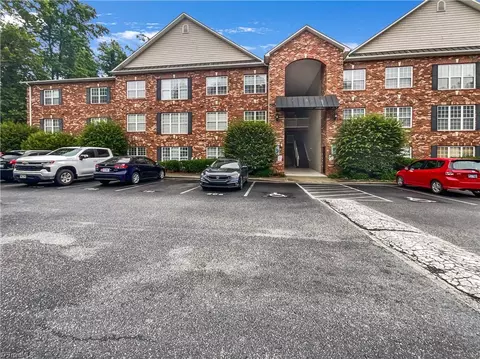 5236 Hilltop Rd #301, Jamestown, NC 27282