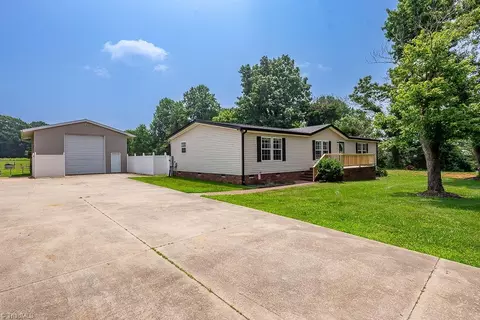 6658 Flint Hill Rd, Sophia, NC 27350