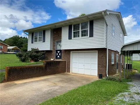 1221 Quality Acres Rd, Boonville, NC 27011