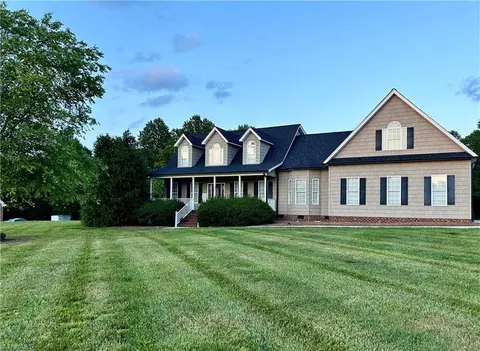 1902 Acorn Dr, Randleman, NC 73117