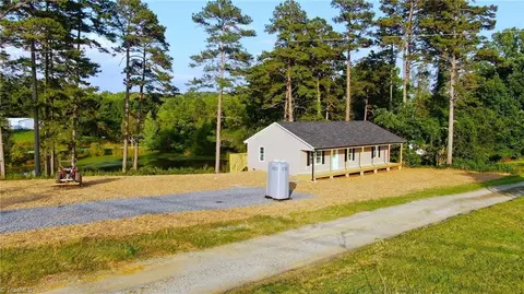 4688 Edge Farm Ln, Trinity, NC 27370 photo 3