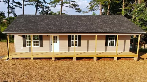 4688 Edge Farm Ln, Trinity, NC 27370 photo 4