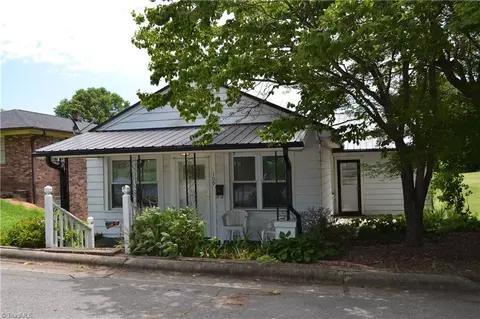 109 N 5th Ave, Mayodan, NC 27027