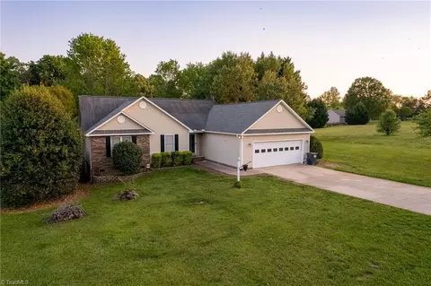 178 Mill Creek Cir, Woodleaf, NC 27054