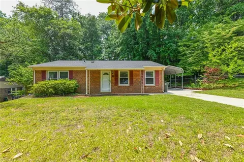 8 Mullis Ct, Greensboro, NC 27405