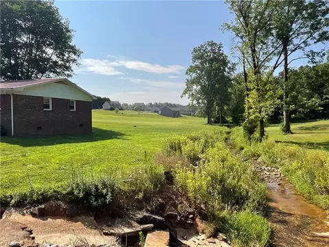 427 Blessing Dr, Dobson, NC 27017 photo 2